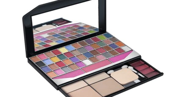 professional-makeup-kit-2183652