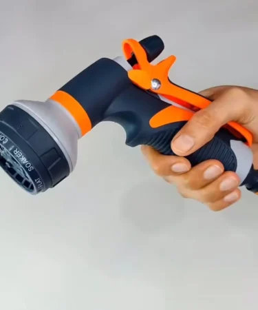 8-in-1-pressure-water-spray-gun-2417665
