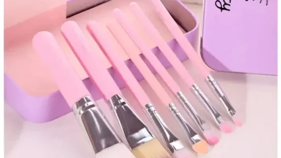hello-kitty-makeup-brush-set-6188902